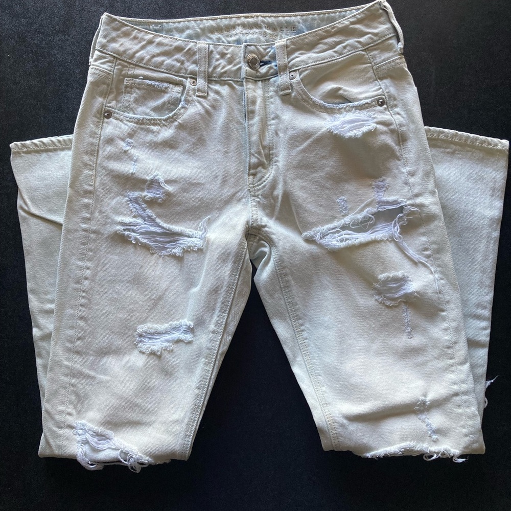 Stylish Distressed White Jeans for Men